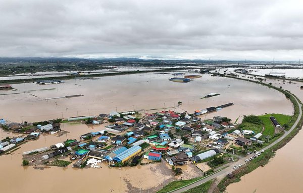 溢诚优配 韩国多地遭遇破纪录暴雨 已致4人死亡