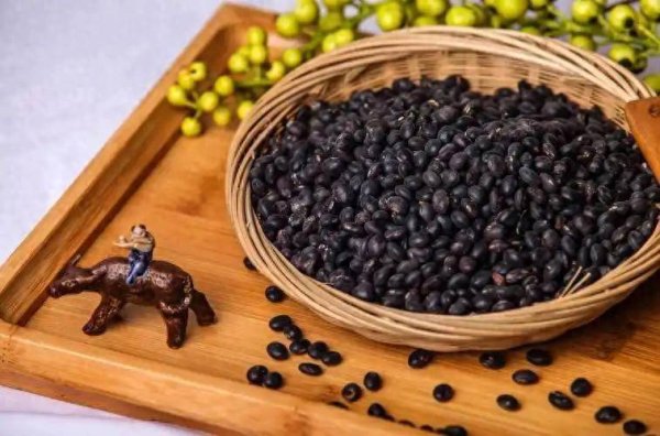 盟配资 黑豆不止“补肾抗老”！医生揭秘4种健康秘密